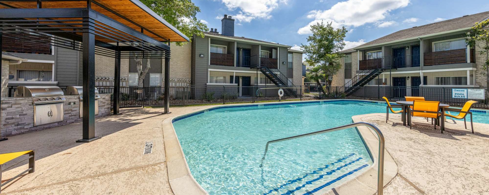 Apartments at The Landing at Clear Lake in Webster, Texas