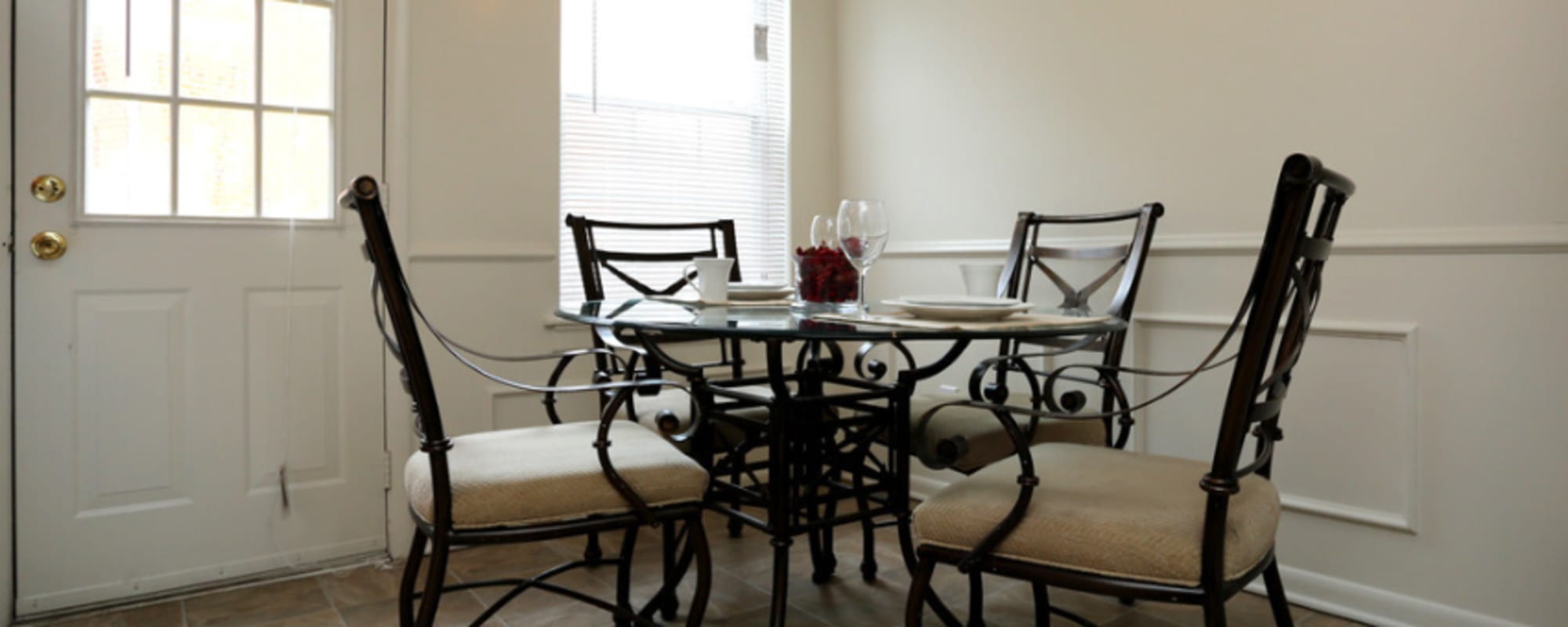 Dining area at Morningside Apartments in Richmond, Virginia