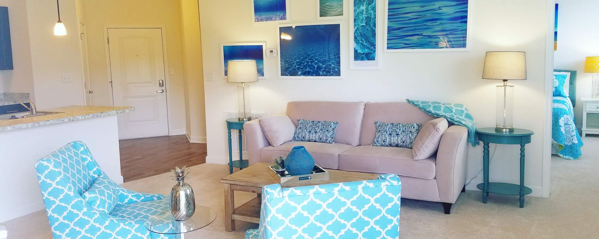 Living space with plush carpeting at Leander Lakes in Dover, Delaware