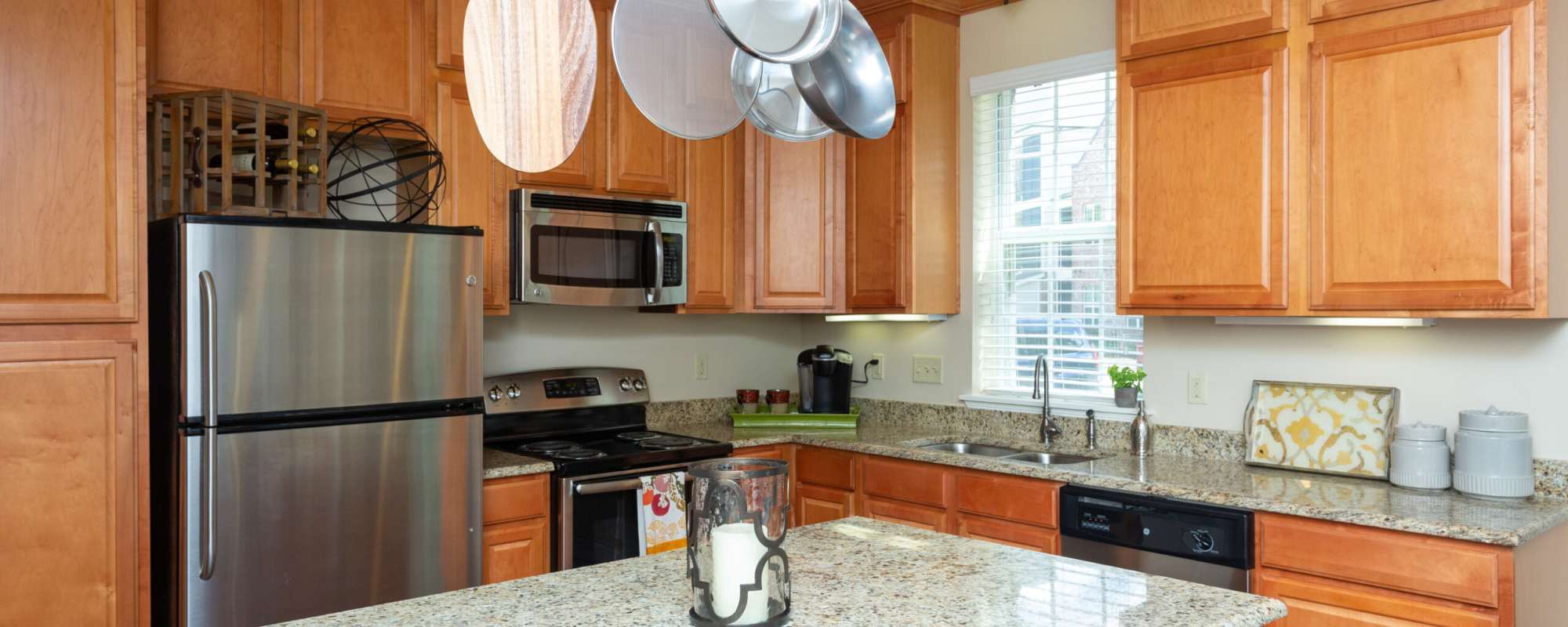 Modern-style kitchen with stainless-steel appliances at Coates Bluff At Wright Island in Shreveport, Louisiana