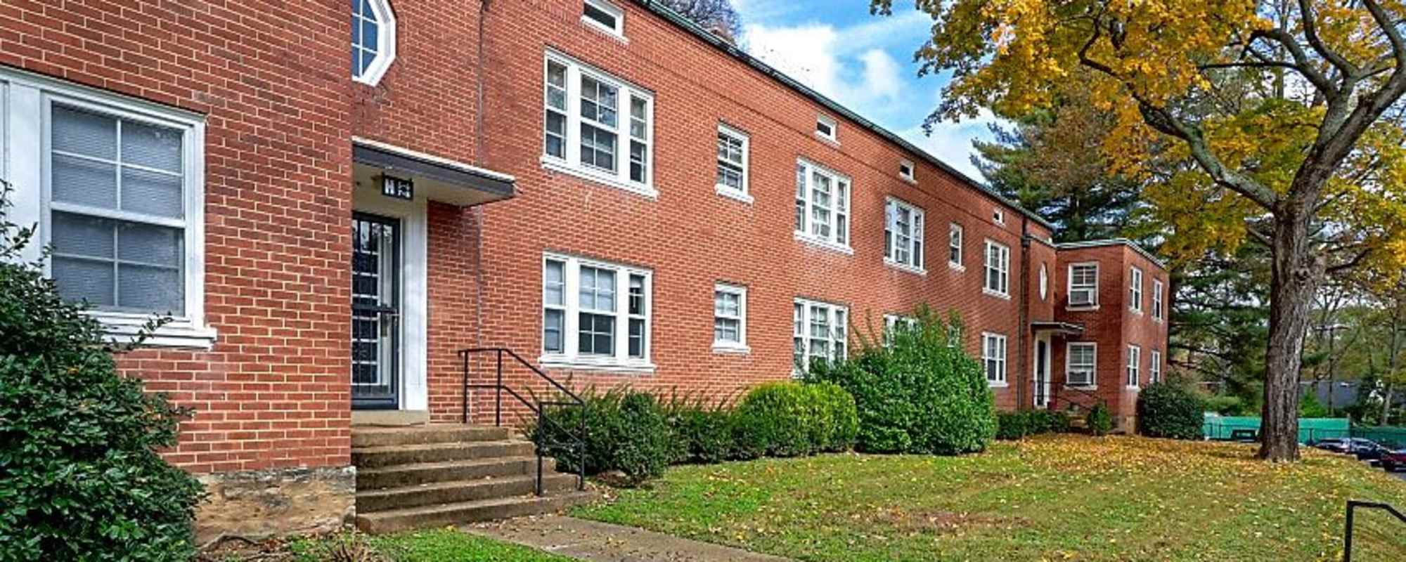 Apartments at Woodmont Terrace in Nashville, Tennessee
