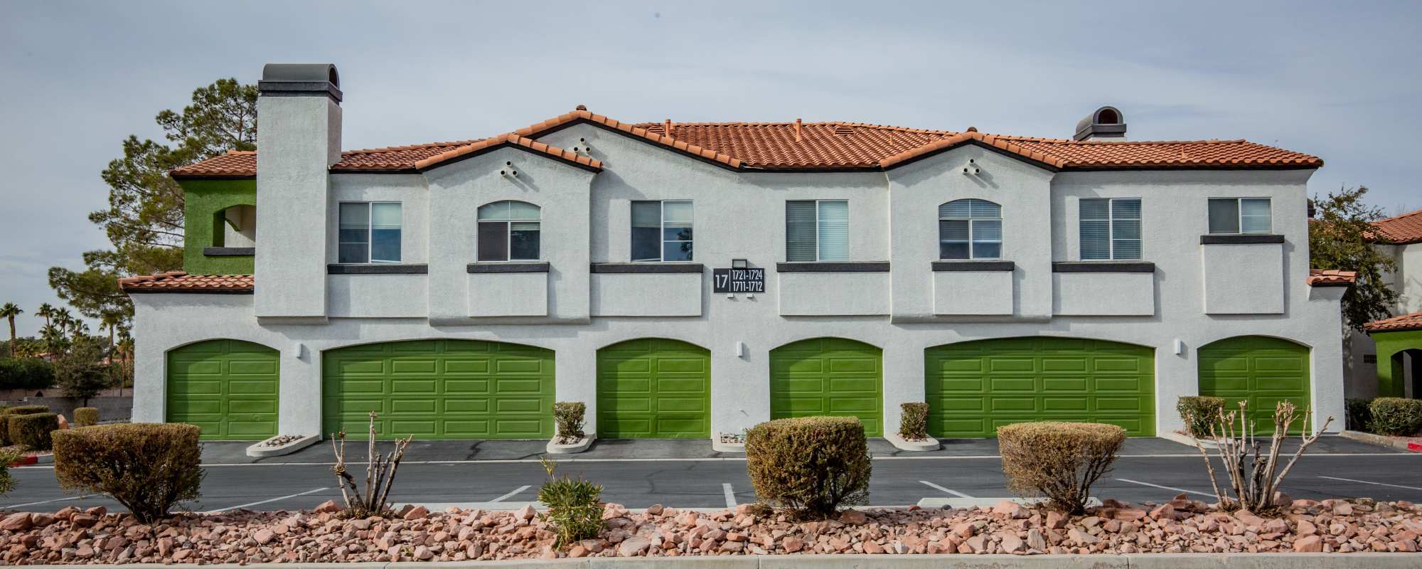 Resort-style pool and spa at Parkway Townhomes in Henderson, Nevada