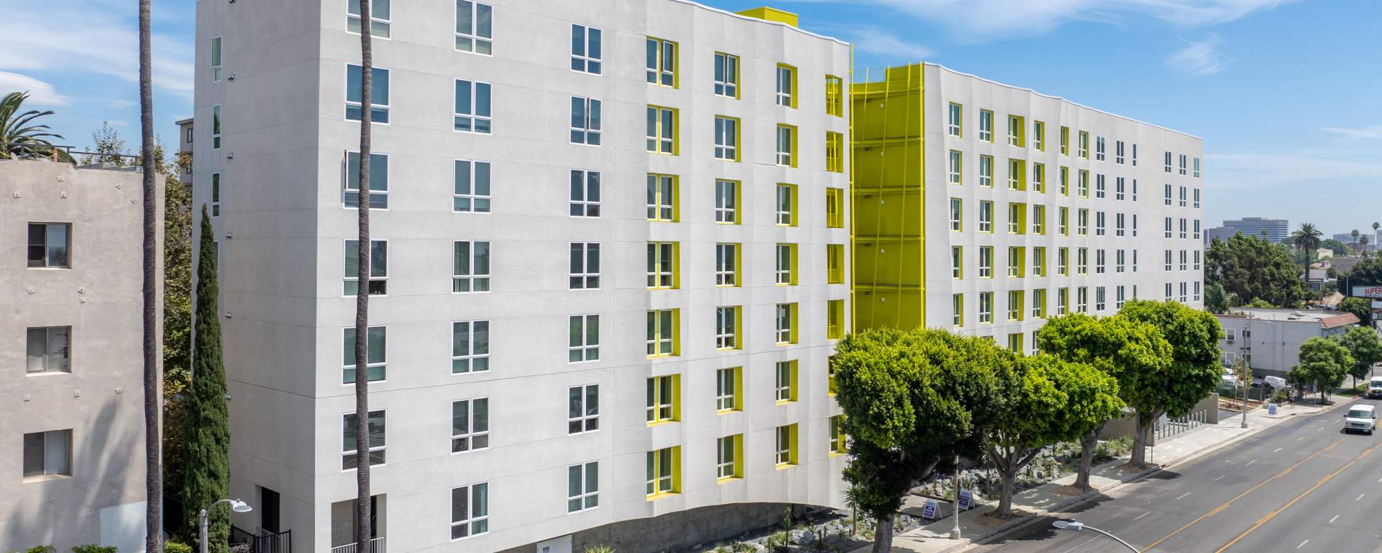 Apartments at 1999 on West 3rd in Los Angeles, California