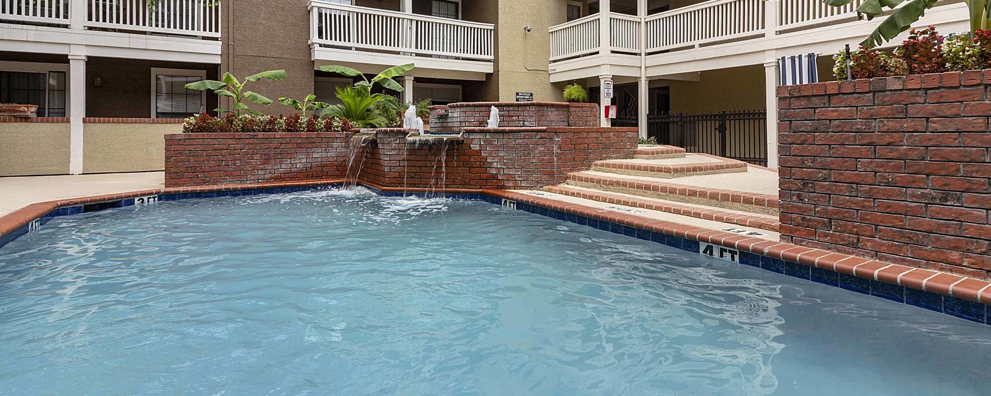 Apartments at Lincoln Court Apartments in Dallas,Texas