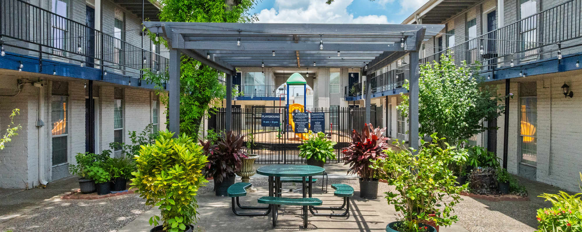 Apartments at Santa Monica in Houston, Texas
