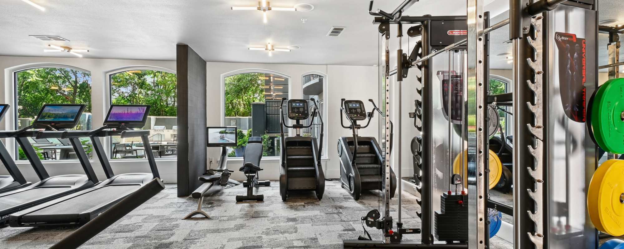Dallas Apartment Amenities - Pool, Fitness Center, City Views