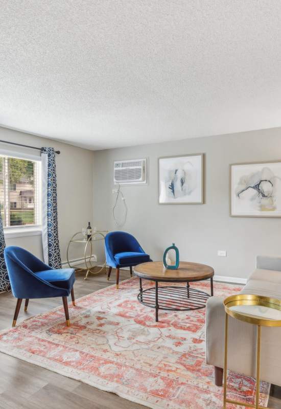 Living space with blue accents at Courtyards on the Park in Des Plaines, Illinois