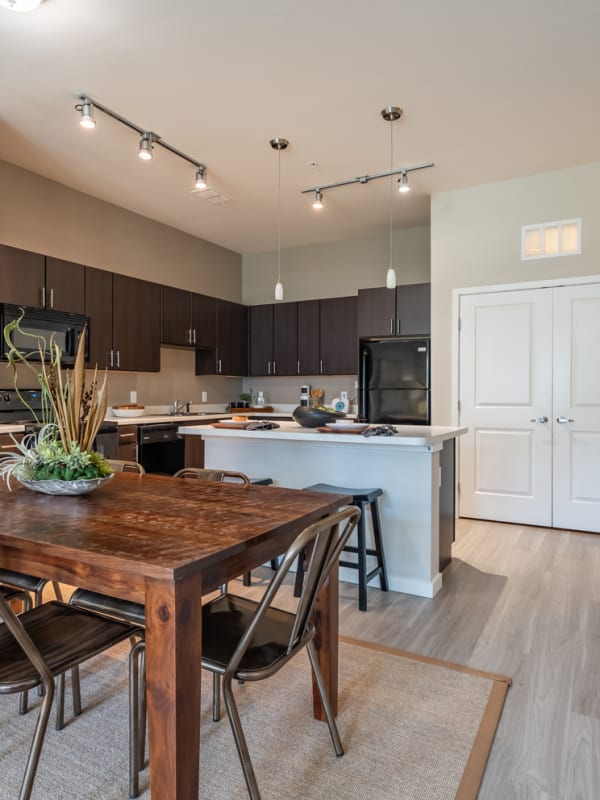 kitchen and dining room at Parkside at the Highlands Apartments in Savannah, Georgia 