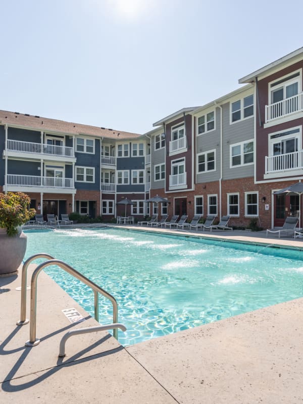 beautiful pool at Parkside at the Highlands Apartments in Savannah, Georgia