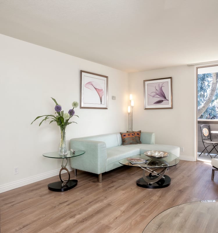 Living room with wood-style flooring at Palo Alto Plaza in Mountain View, California