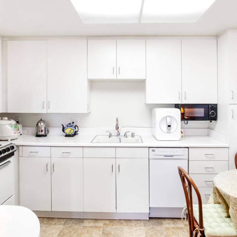 Apartment kitchen at Vista Alicante in La Mirada, California