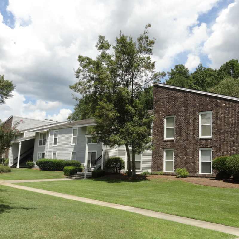 Building exterior at Canebreak Apartments in Summerville, South Carolina