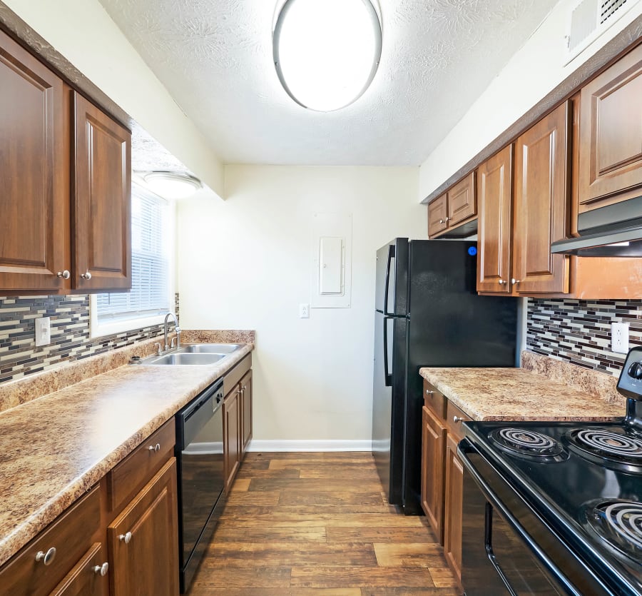Kitchen with a nice tile back splash at The Grove at Six Hundred in Rome, Georgia