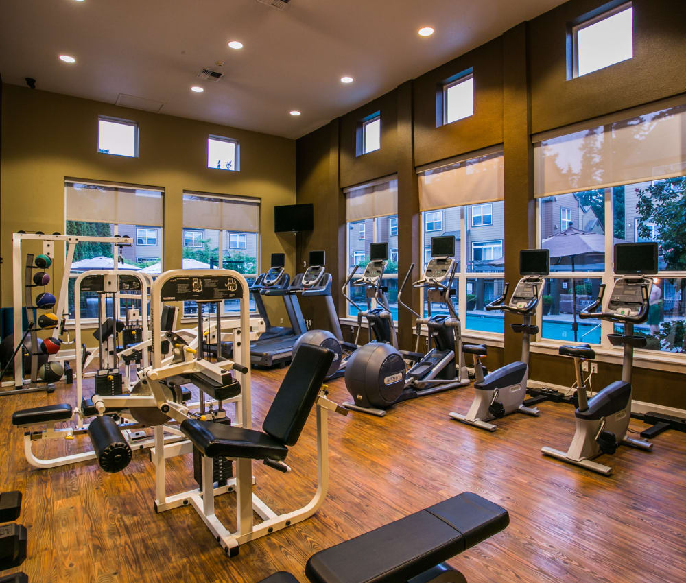 The Colonnade Luxury Townhome Rentals offers a fully equipped fitness center in Hillsboro, Oregon