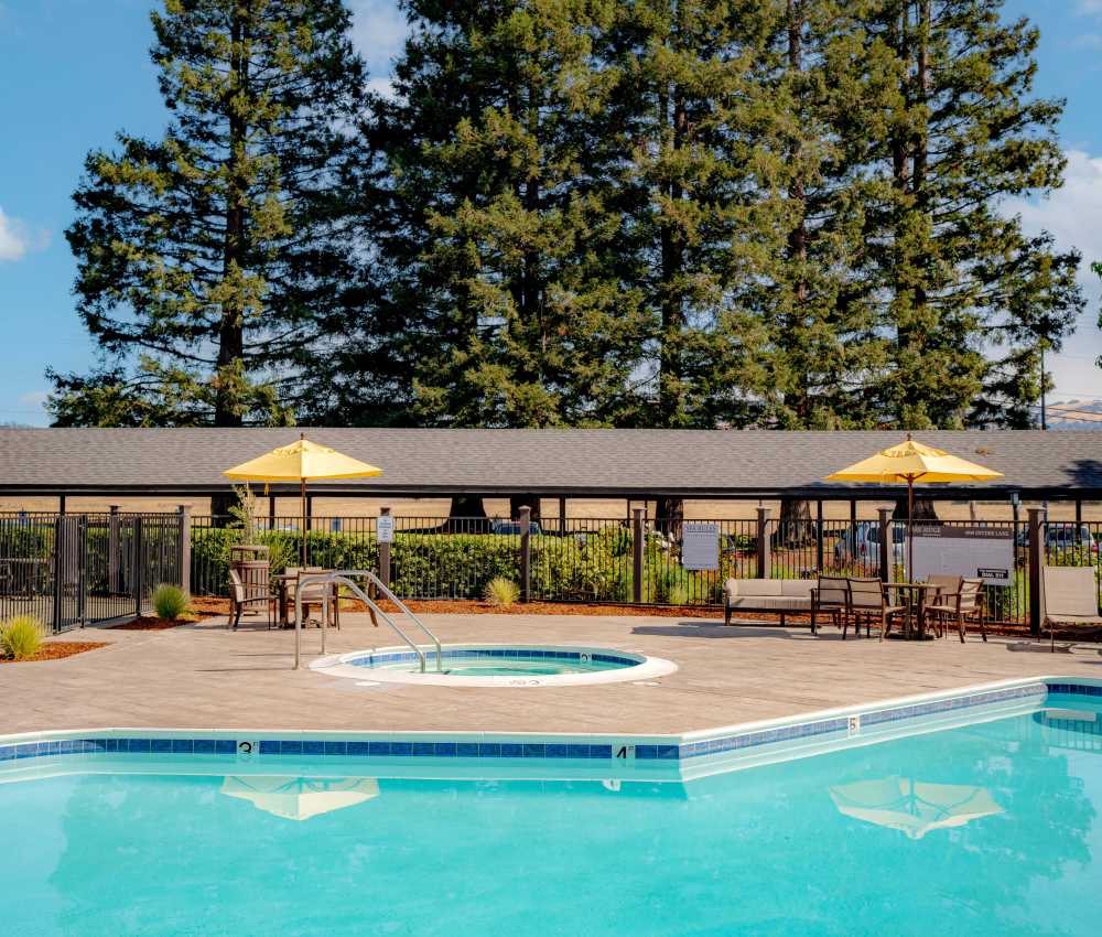 Swimming pool with tub at Park Ridge Apartment Homes in Rohnert Park, California
