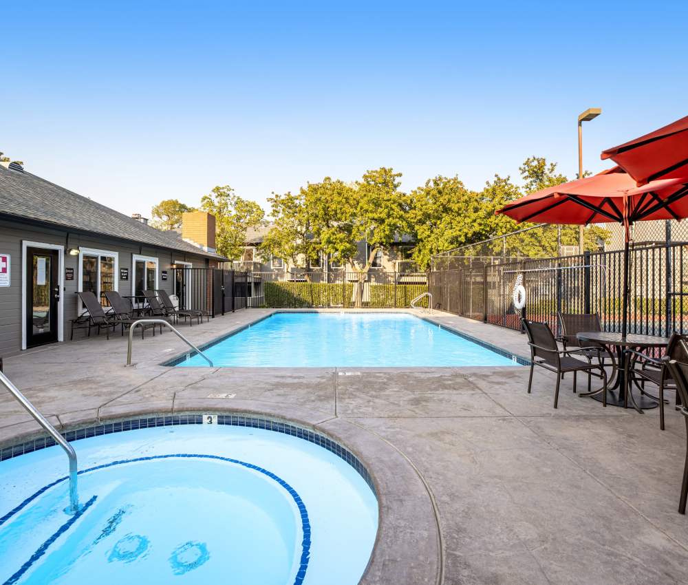 Large swimming pool at Sandpiper Village Apartment Homes in Vacaville,California
