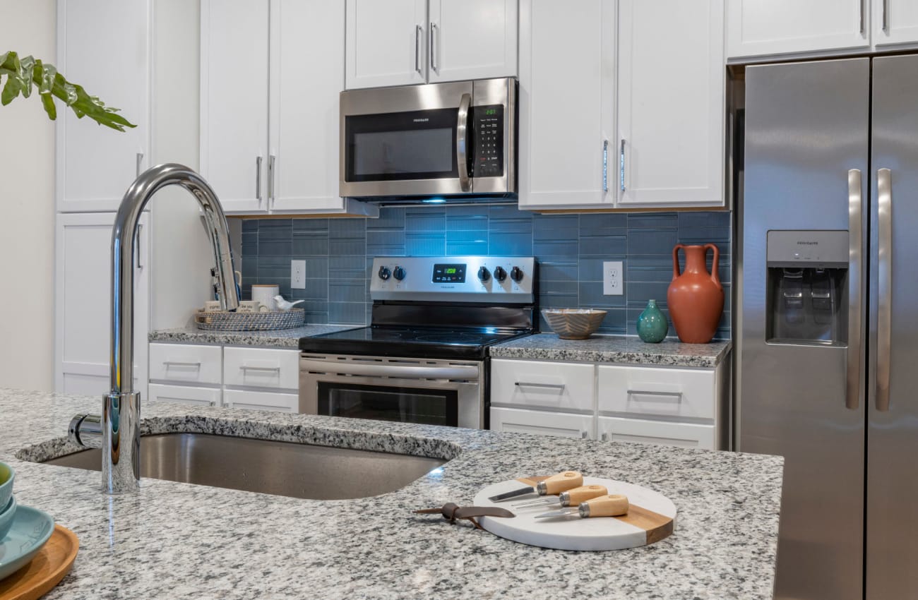 3 BR Apartments in Ponte Vedra Beach FL - Cadence at Nocatee - Modern Kitchen with Stainless Steel Appliances