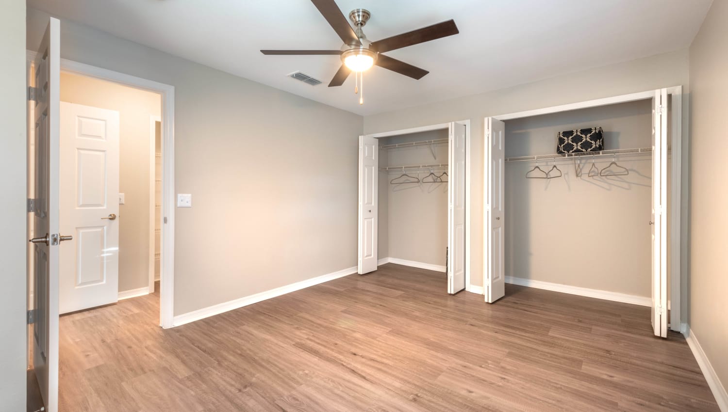 Photos of Cape House Apartments in Jacksonville, FL