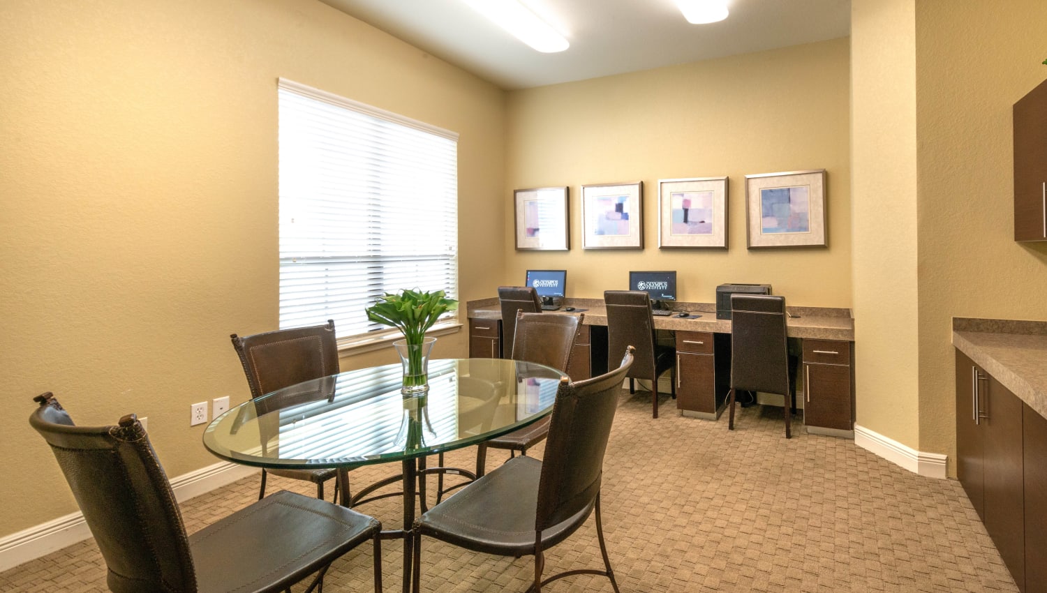 Business center with computers for resident use at Mirador & Stovall at River City in Jacksonville, Florida