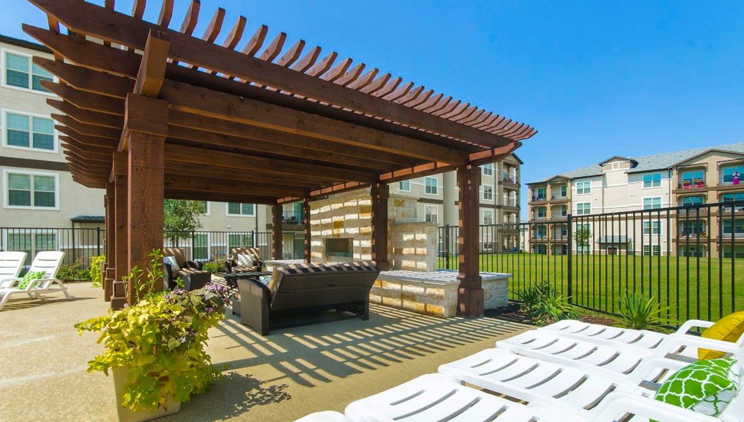 Pergola over an outdoor lounge area at Olympus Woodbridge in Sachse, Texas
