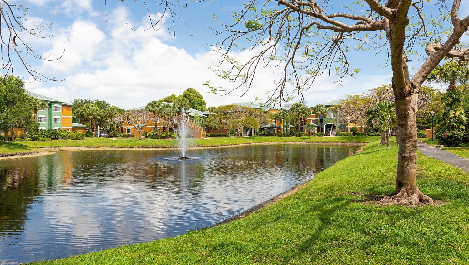 Lakefront area at Sanctuary Cove Apartments in West Palm Beach, Florida