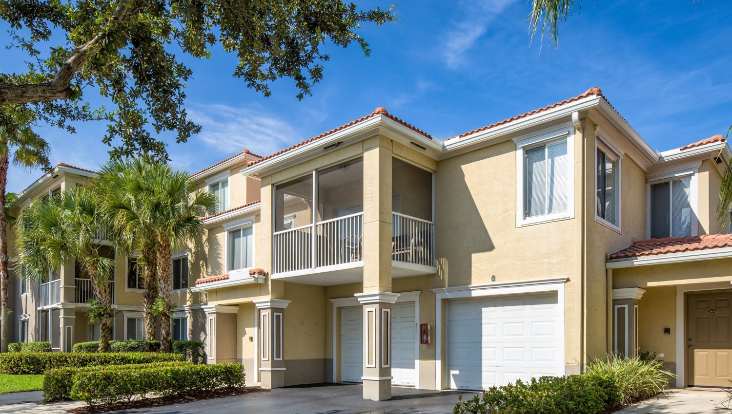 Exterior view of Ibis Reserve Apartments in West Palm Beach, Florida