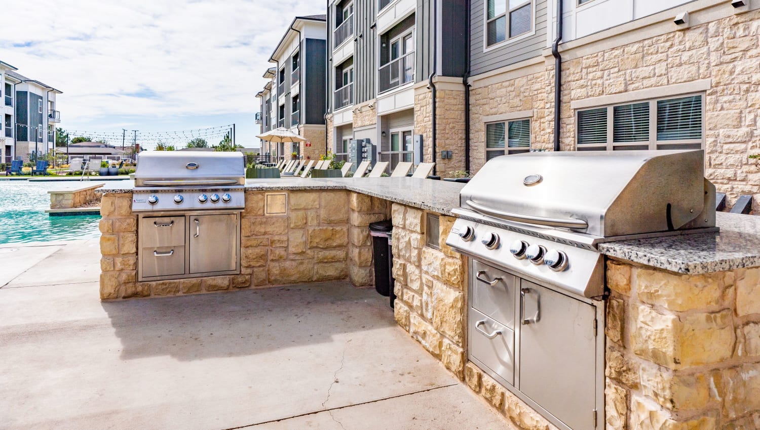 Outdoor grilling area at The Everett at Ally Village in Midland, Texas