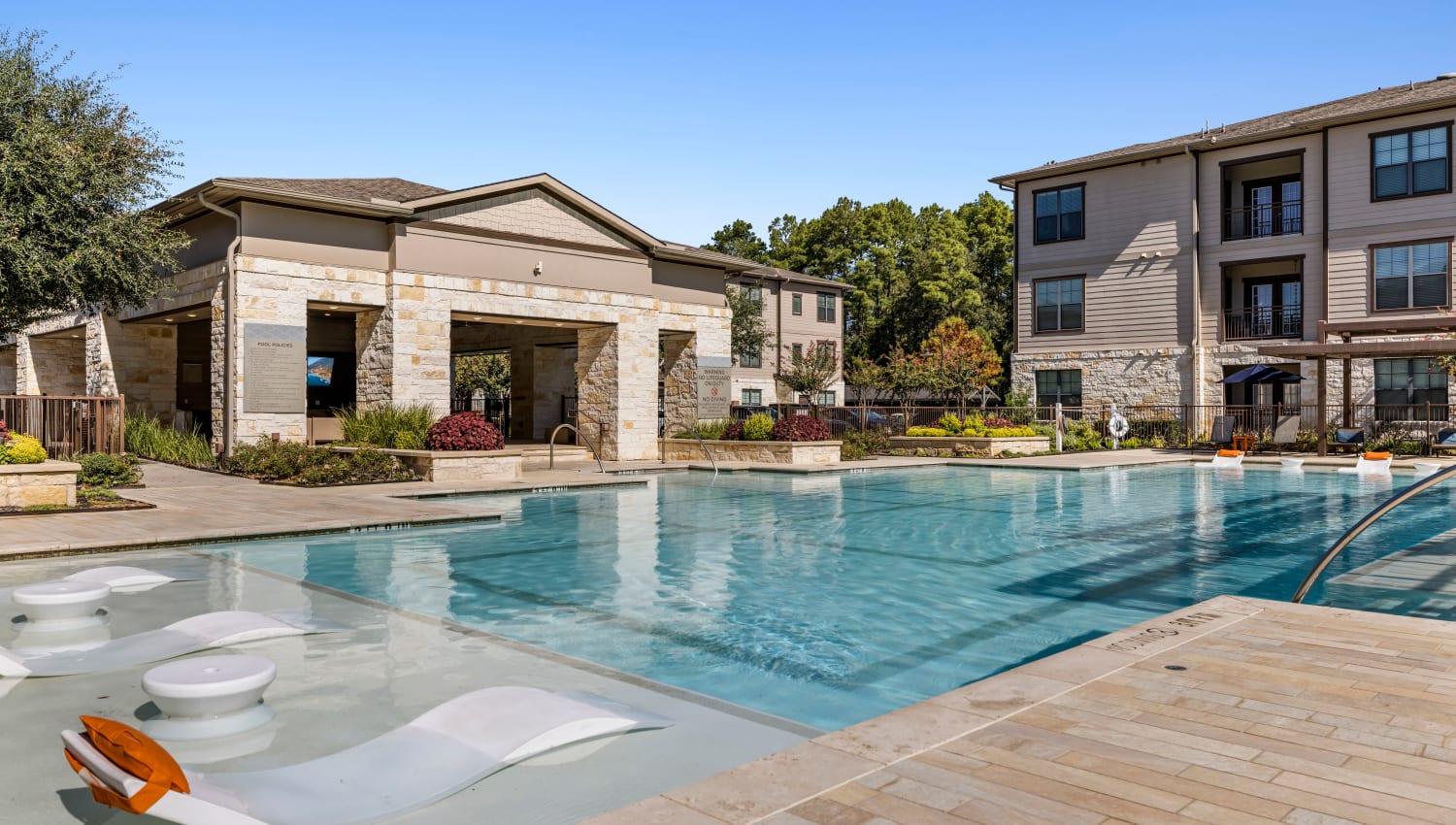 Wide shot of the property at  Olympus Auburn Lakes in Spring, Texas