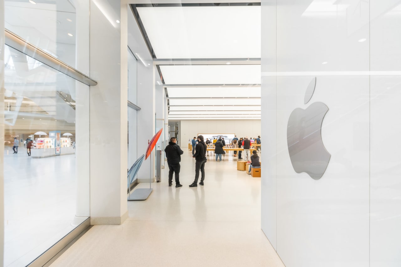 Apple store near Twenty Exchange in New York, New York