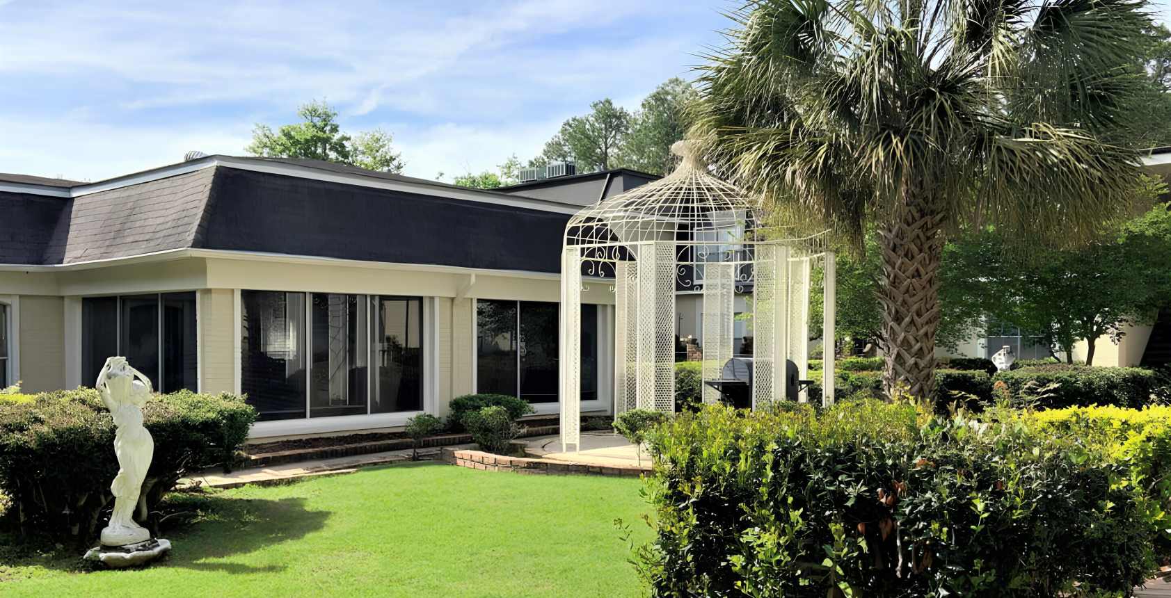 Apartments at Maison De Ville in Mobile, Alabama