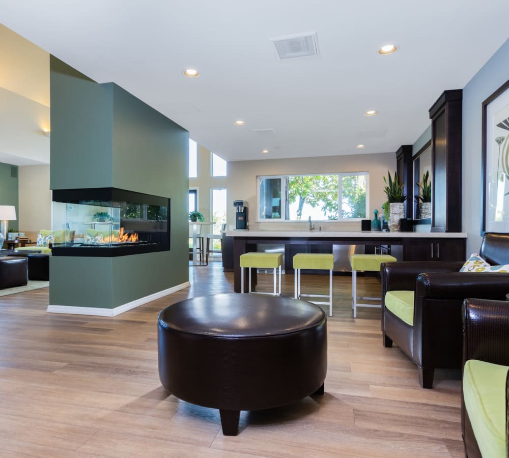 Comfortable and modern decor in the resident clubhouse at Skyline at Murrayhill in Beaverton, Oregon