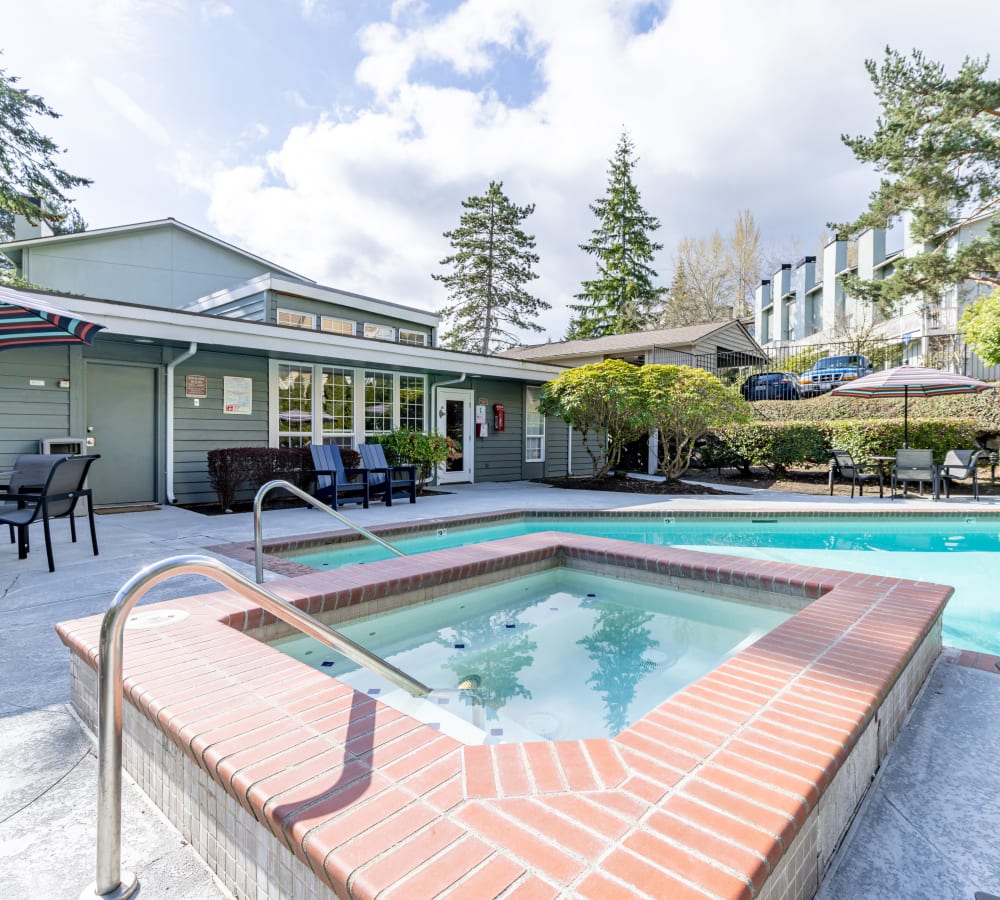 Large pool and spa at The Knoll Redmond in Redmond, Washington