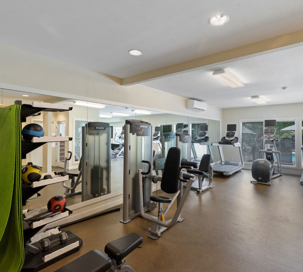 Well-equipped onsite fitness center at Skyline Redmond in Redmond, Washington