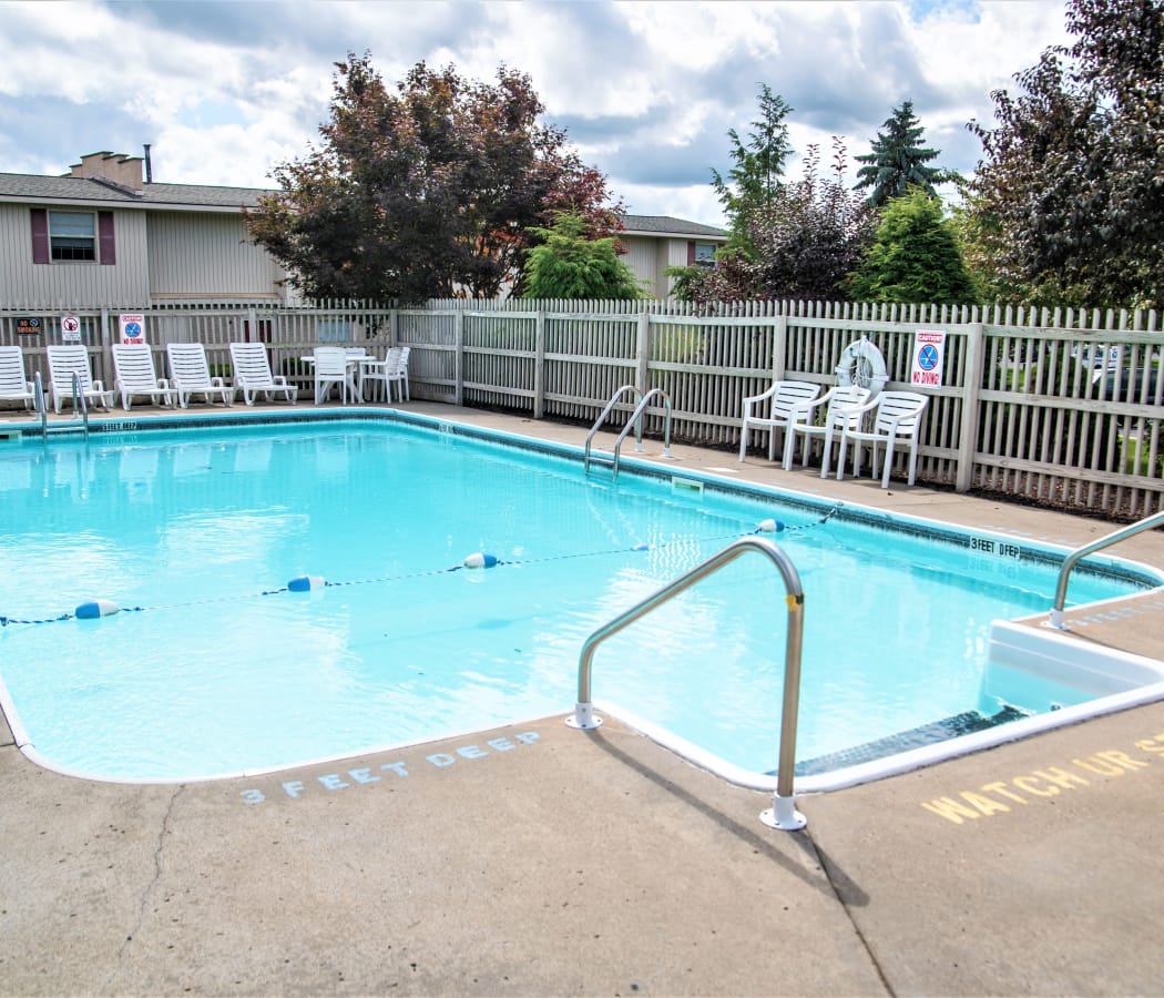 People enjoying the amenities at Saddle Club Townhomes in Liverpool