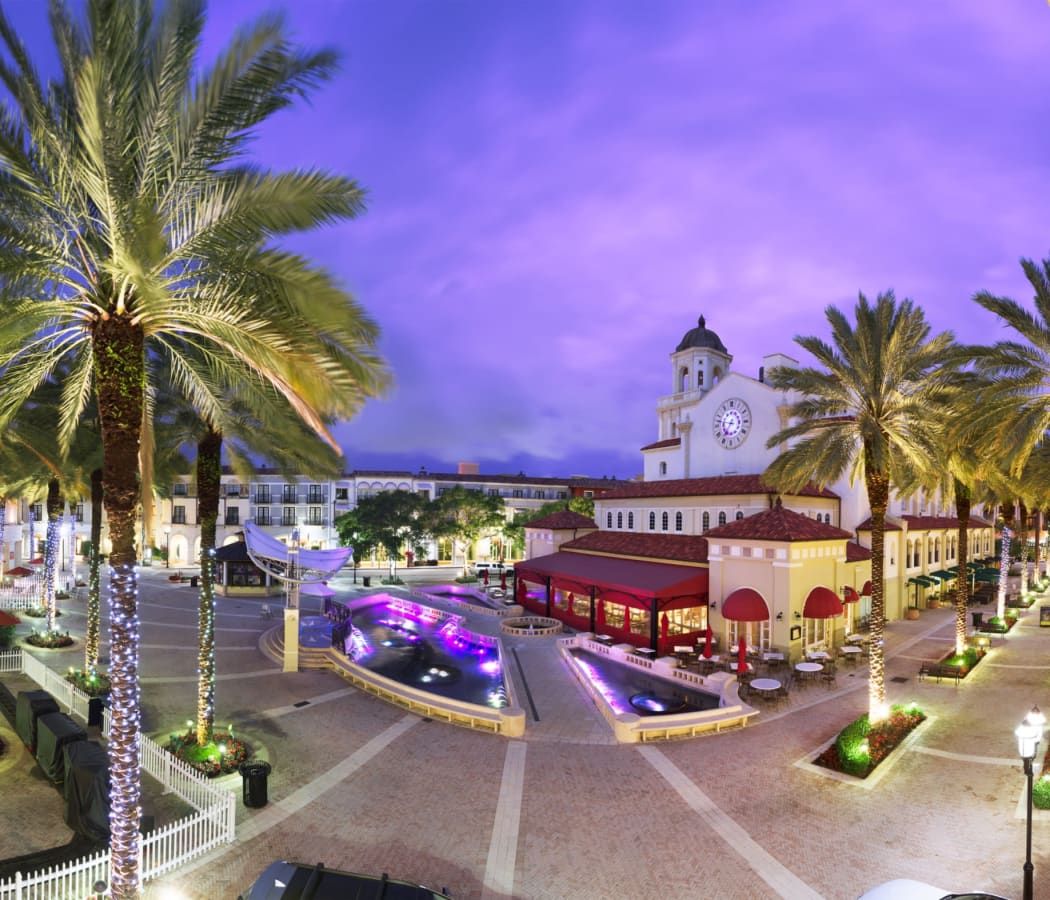 Neighborhood shops near The Park at Waterford Harbor in Kemah, Texas