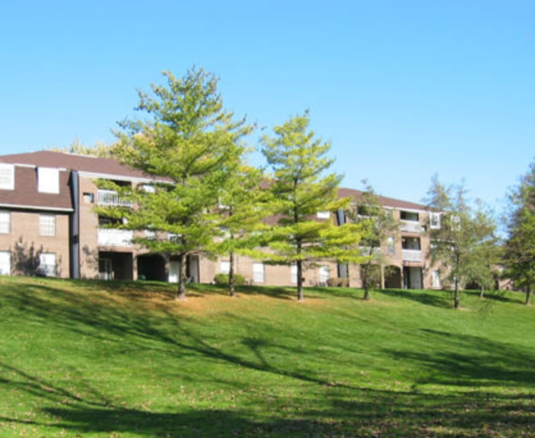 Exterior and sloping lush grounds at Pointe at Northern Woods in Columbus, Ohio