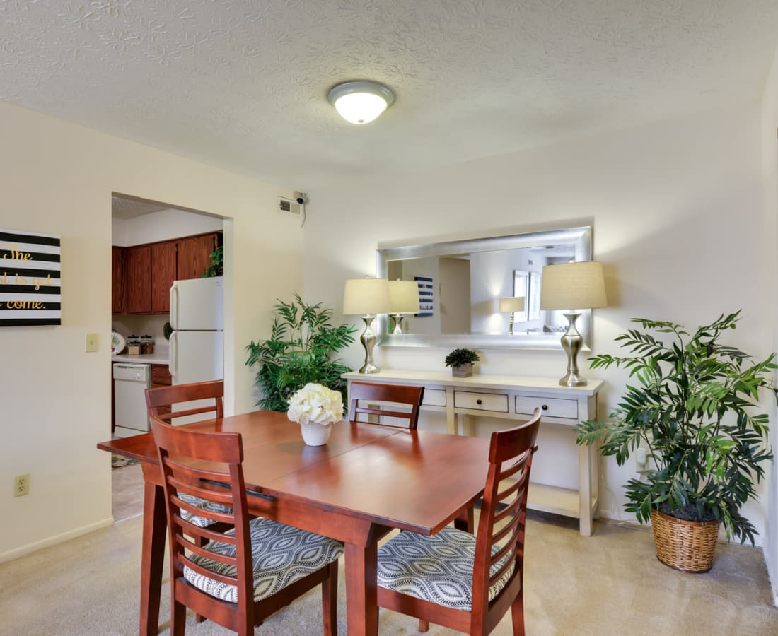 Dinning area with dinning set in apartment at Pointe at Northern Woods in Columbus, Ohio