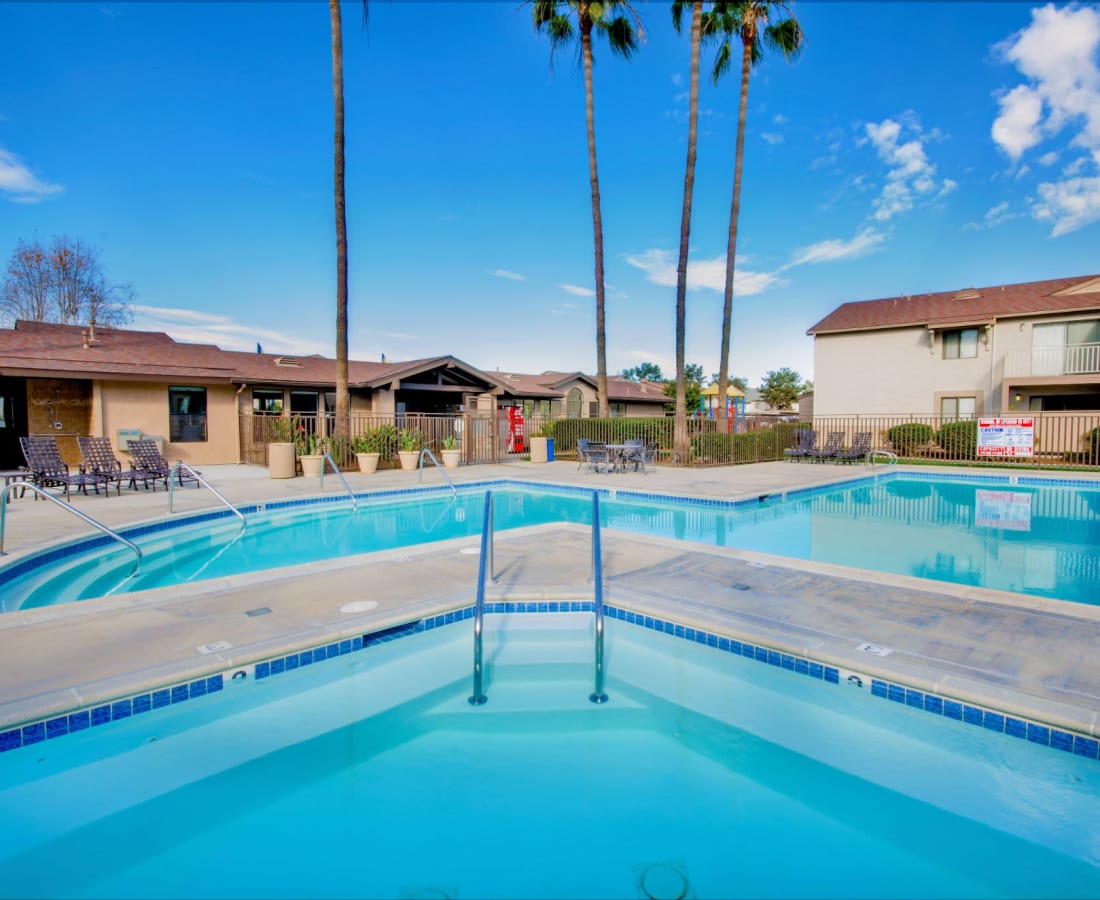 Luxury swimming pool at Oro Vista Villas in San Diego, California