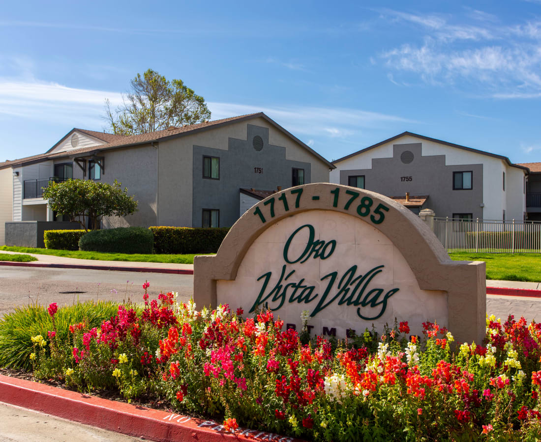 Welcome sign at Oro Vista Villas in San Diego, California