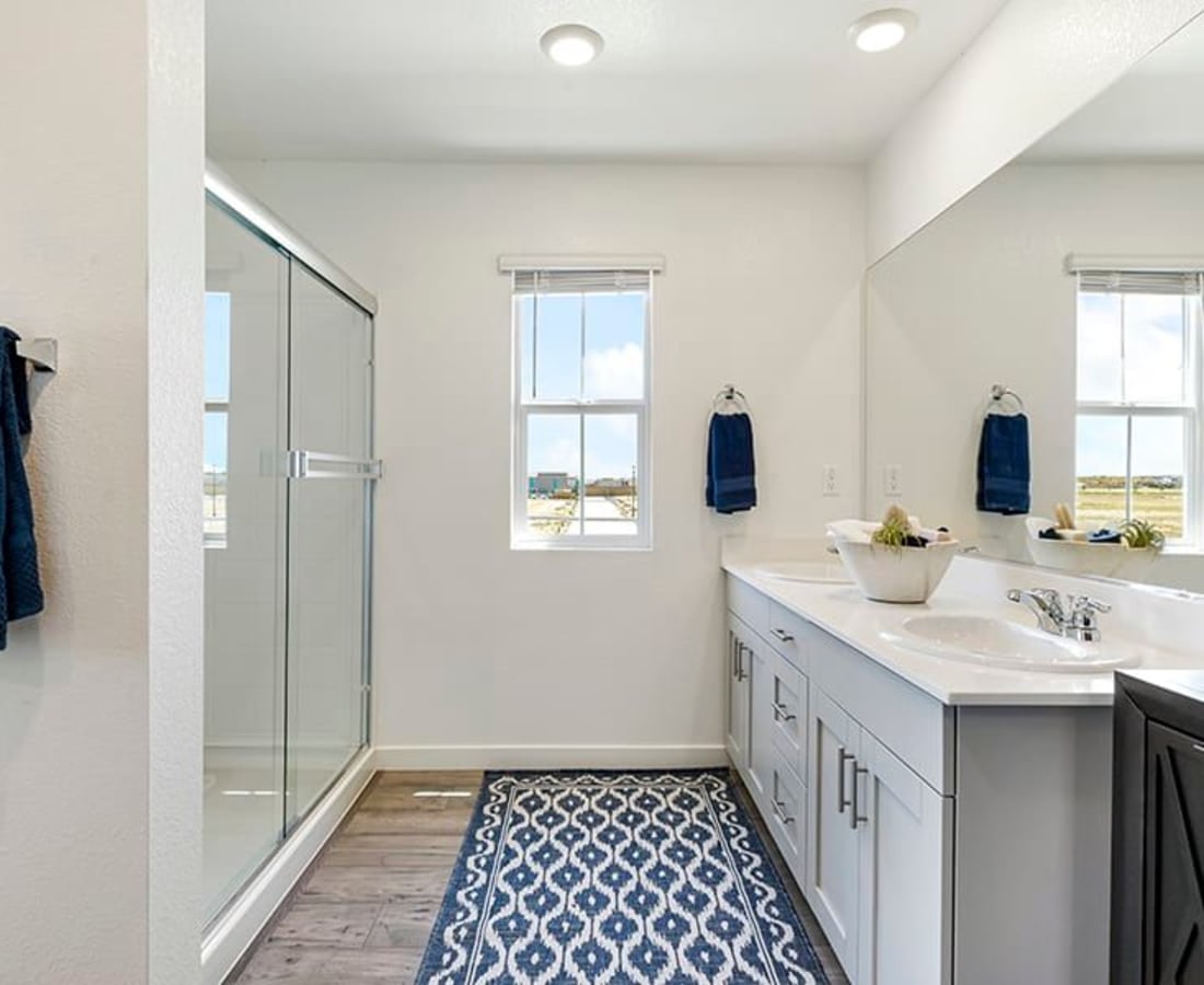 Large bathroom at Isles in Roseville, California
