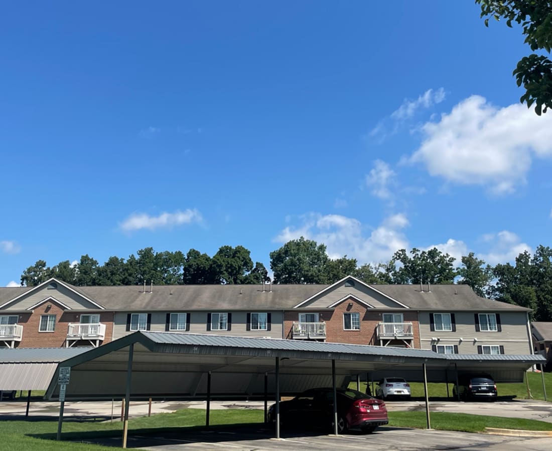 exterior view of apartments at Victoria Pointe Apartments in Jackson, Michigan 