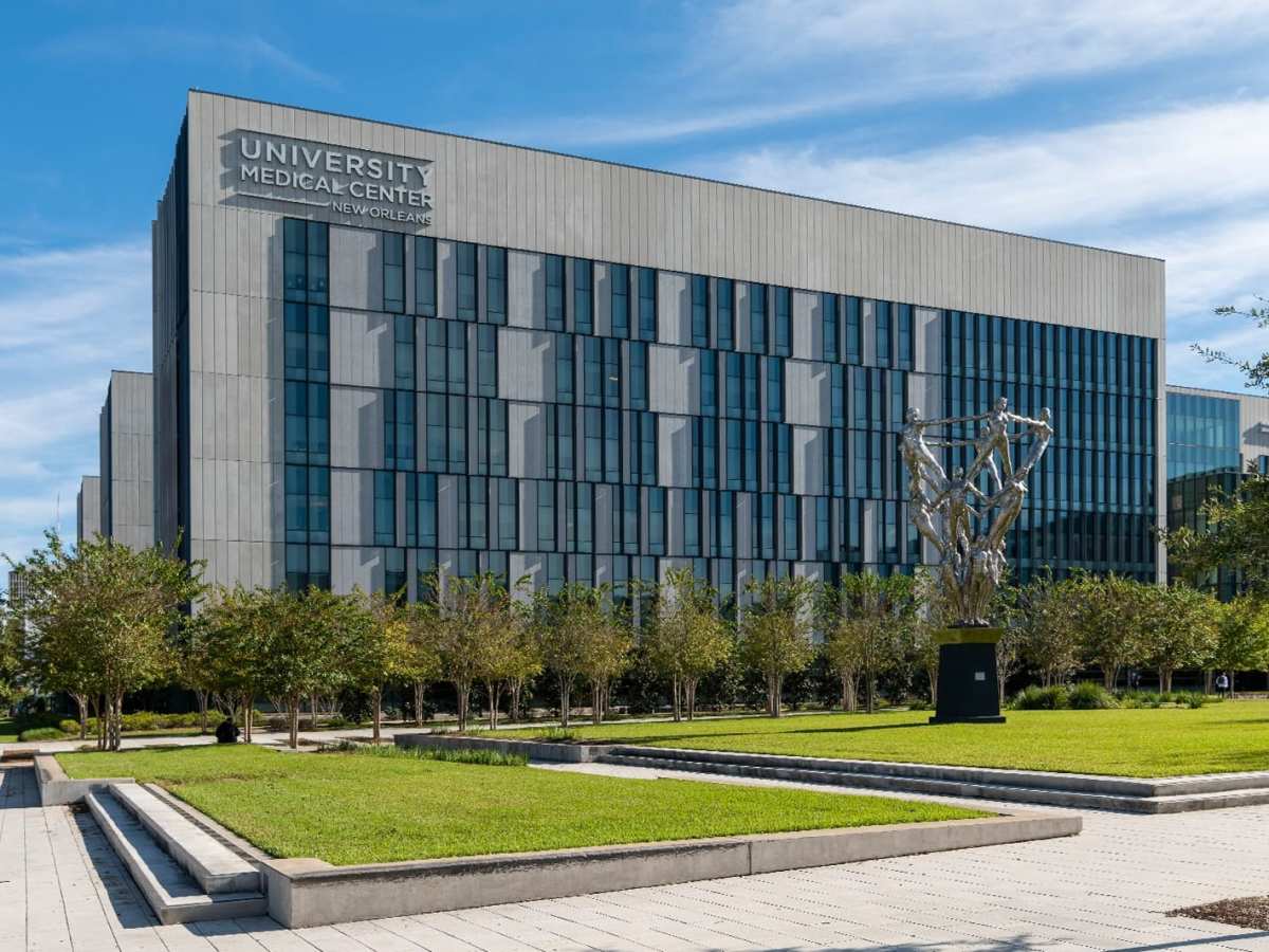 Hospital near 2424 Tulane Apartments in New Orleans, Louisiana