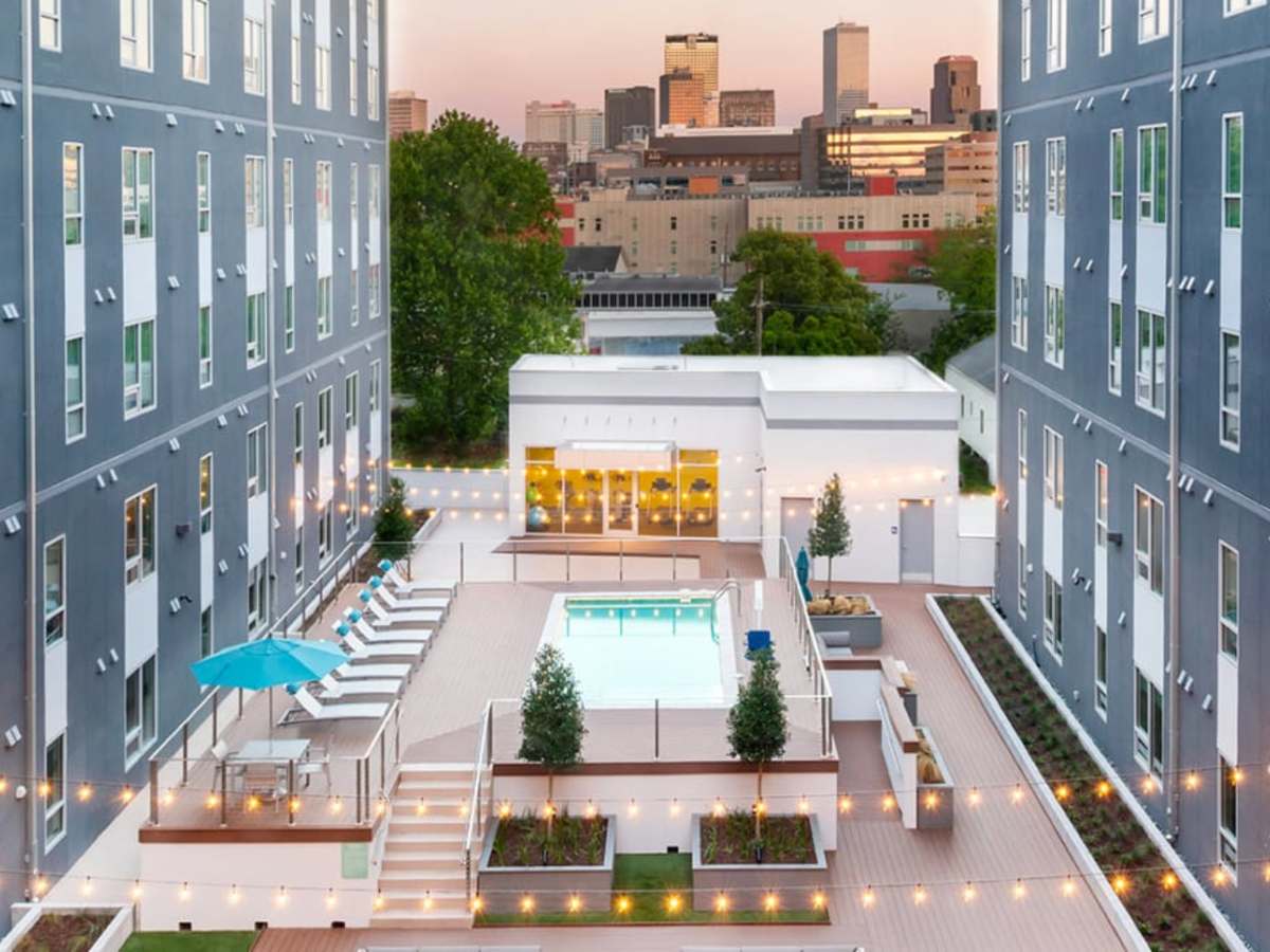 Pool and courtyard at 2424 Tulane Apartments in New Orleans, Louisiana