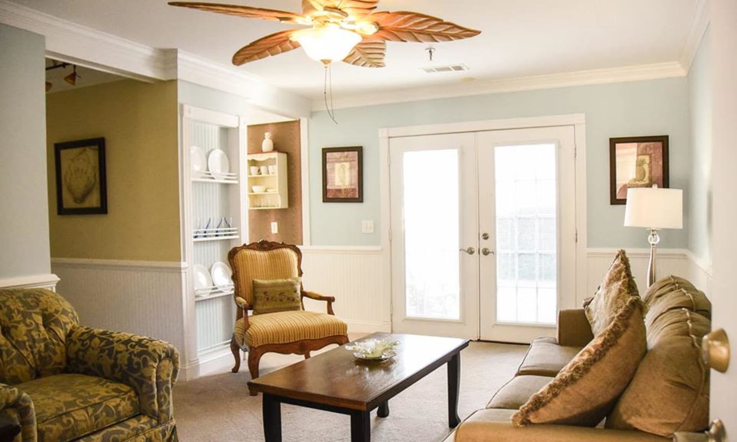 A resident's living room at Sandpiper Senior Living in Mt. Pleasant, South Carolina