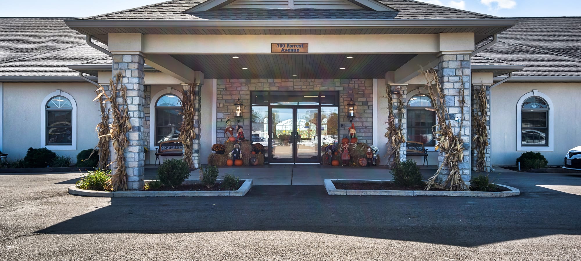 Exterior Image of Oak Pointe of Warrenton Entrance