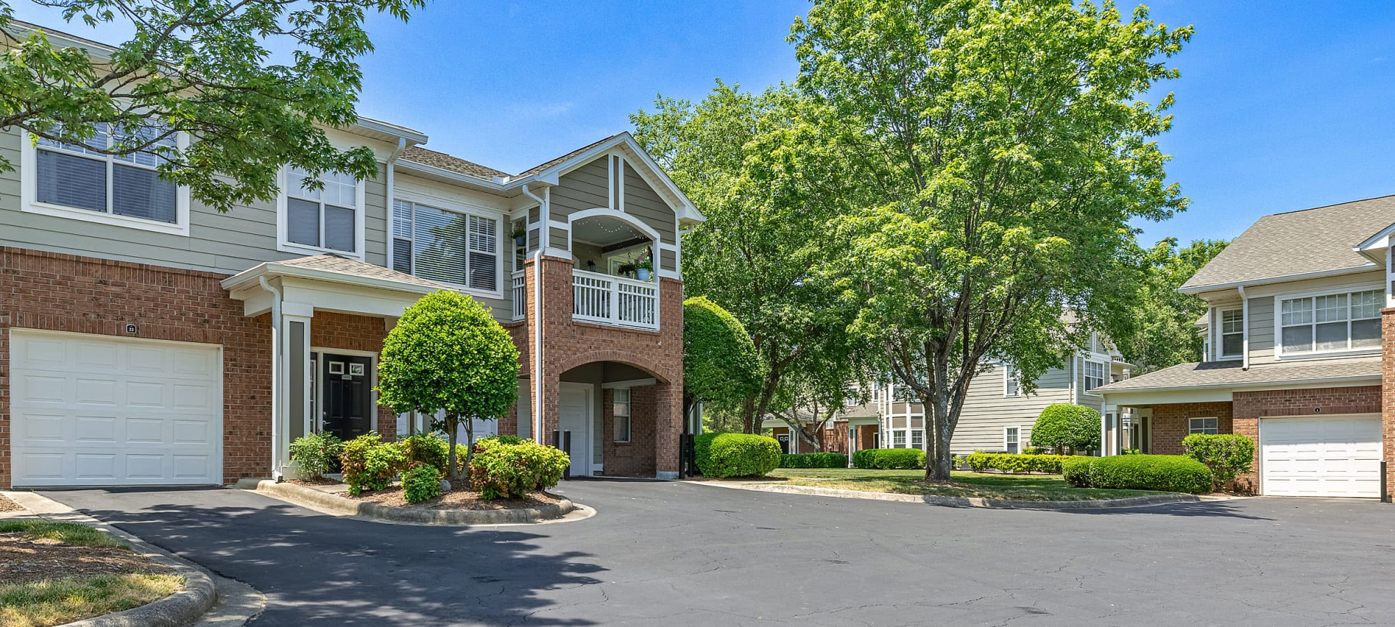 Apply to live at The Preserve at Ballantyne Commons in Charlotte, North Carolina