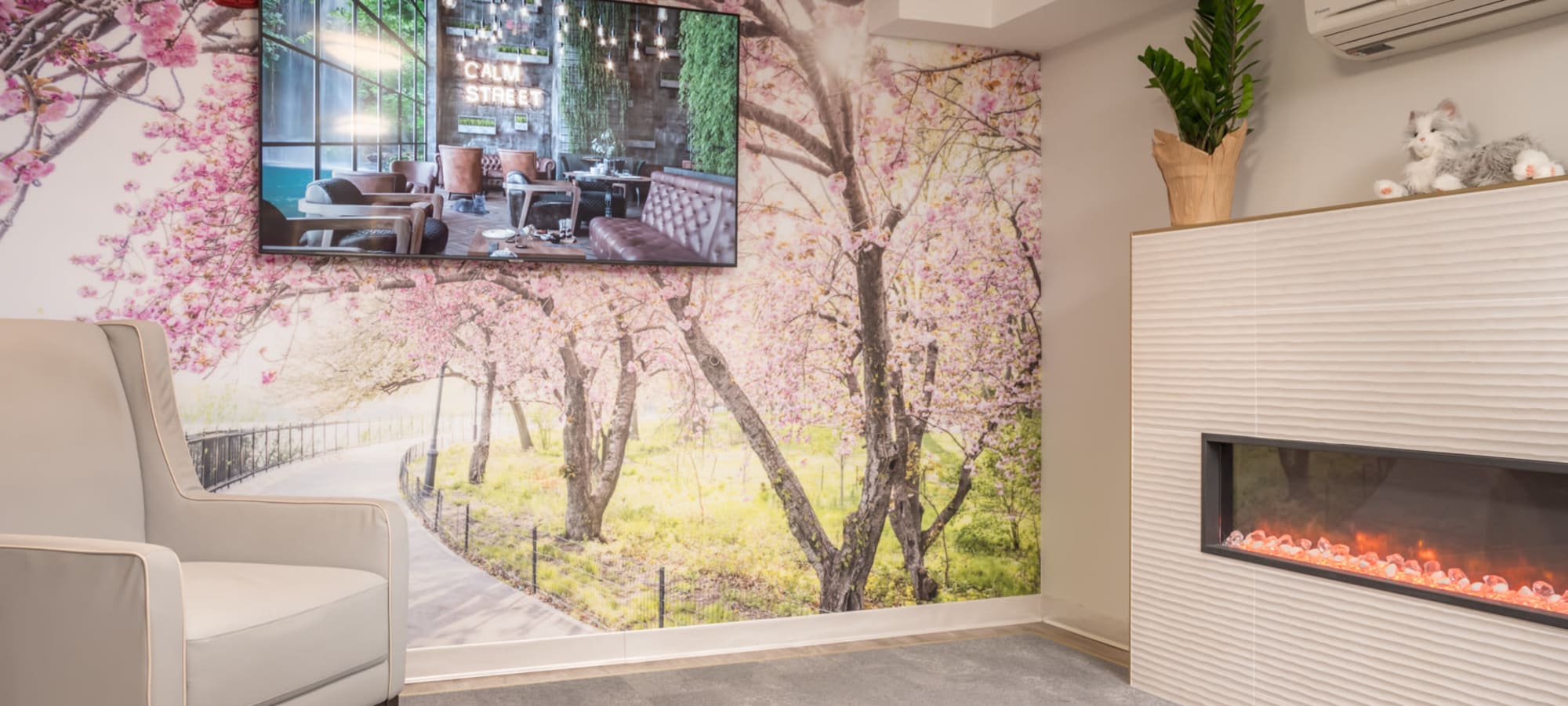 Interior Image of Esplanade of Woodmere Memory Care Community Common Area