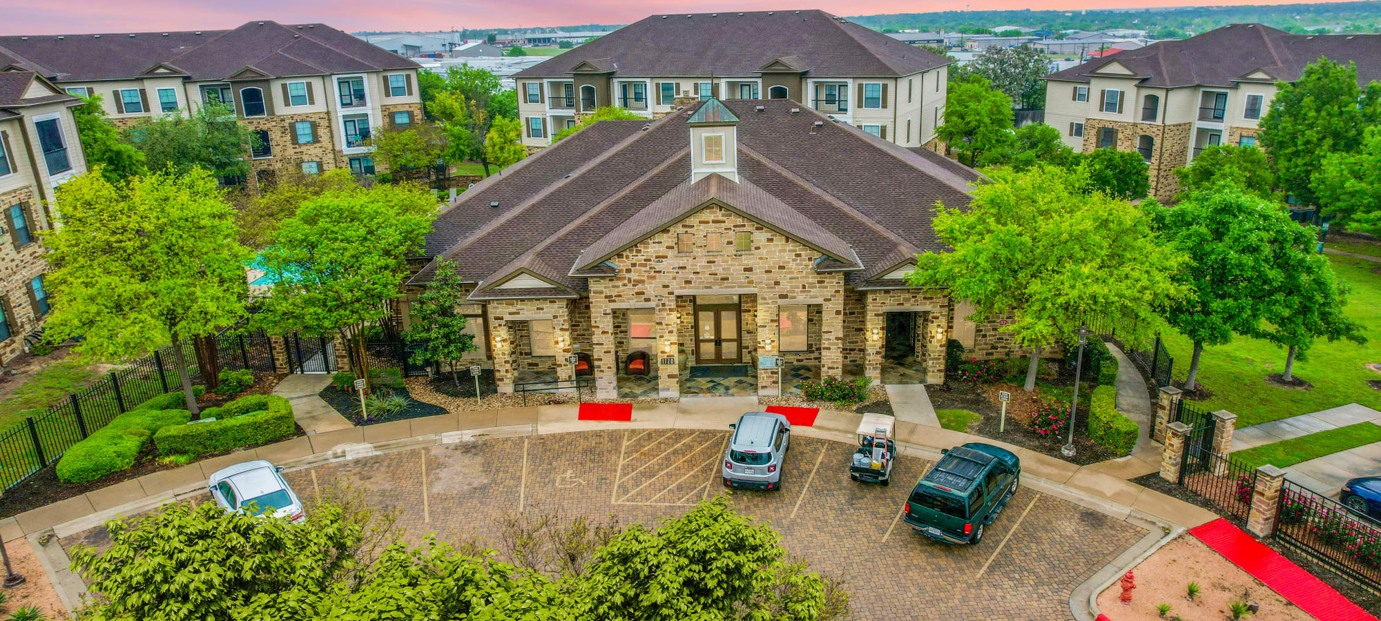 Apartments from Broadstone Grand Avenue in Pflugerville, Texas