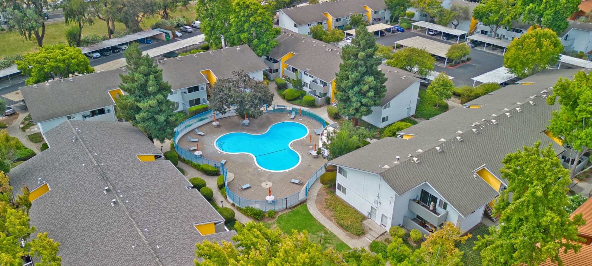 Aerial view of the property and its amenities at Lakeside Village in San Leandro, California
