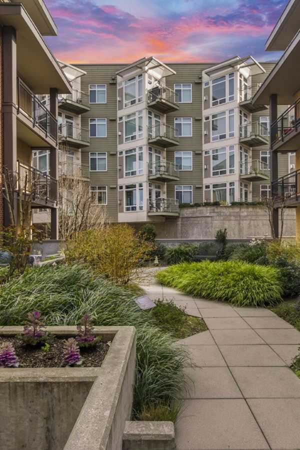 Exterior of Merrill Gardens at Kirkland in Kirkland, Washington